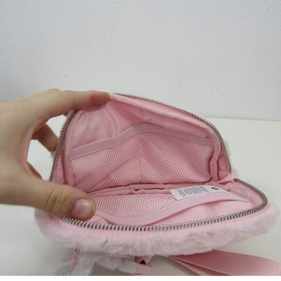 Lululemon Everywhere Belt Bag Plush Fleece in Strawberry Milkshake Baby Pink - Picture 5 of 5